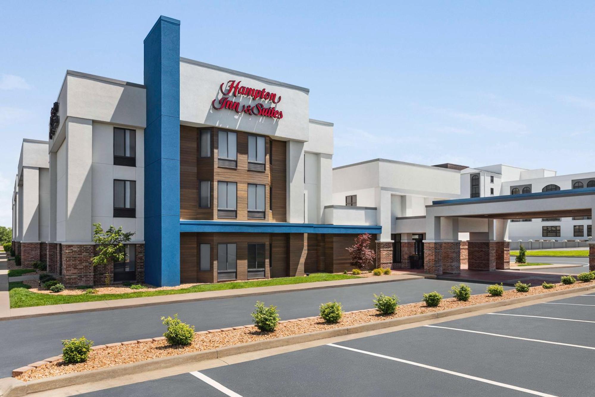 Hampton Inn & Suites Springfield Exterior photo