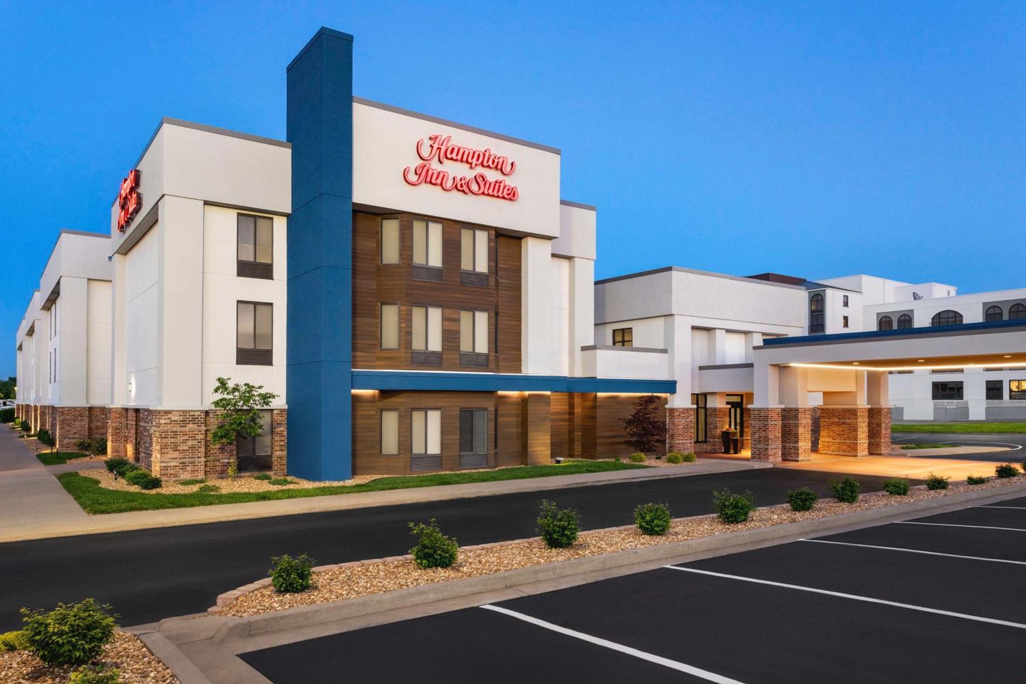 Hampton Inn & Suites Springfield Exterior photo