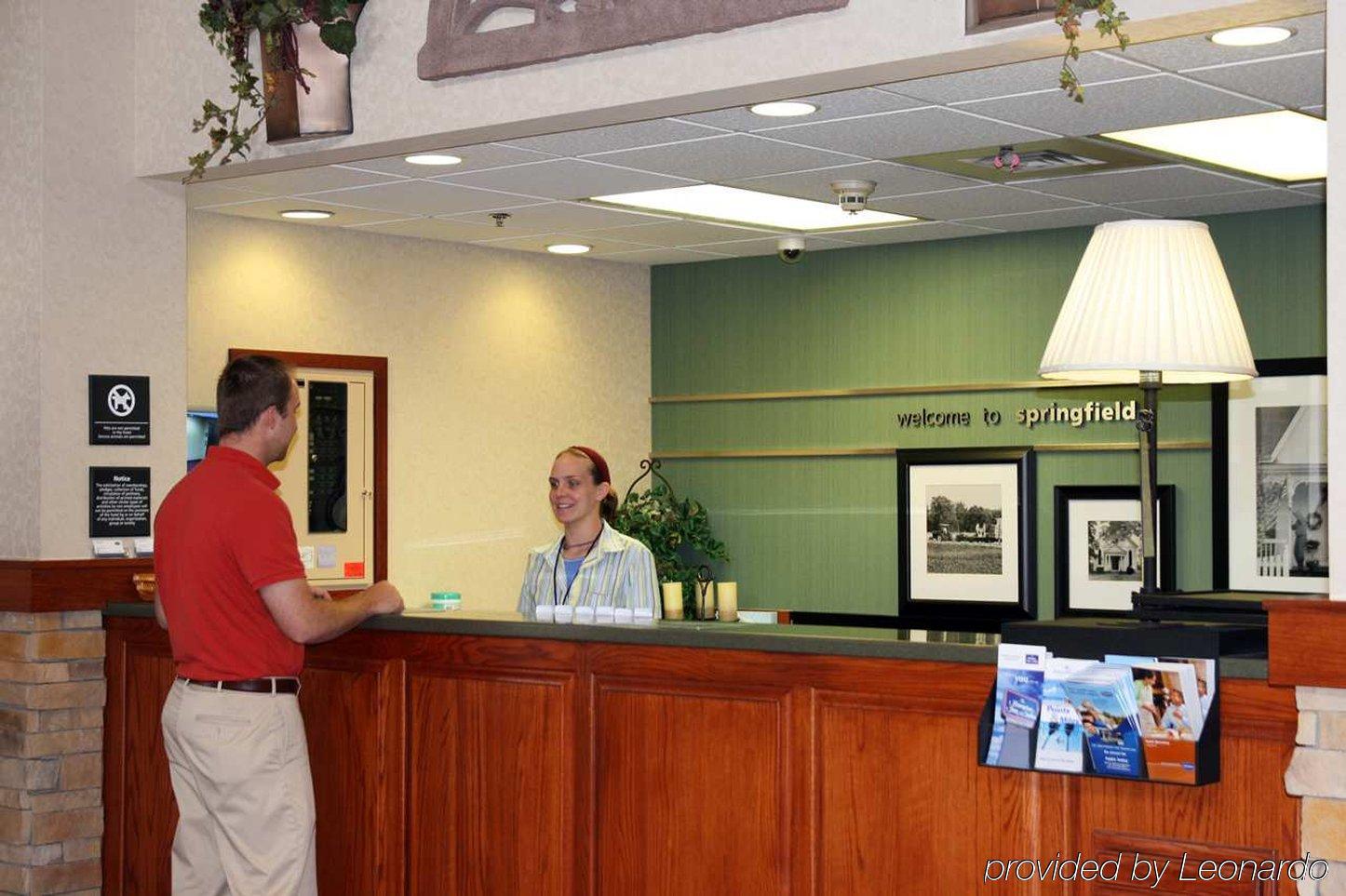 Hampton Inn & Suites Springfield Interior photo