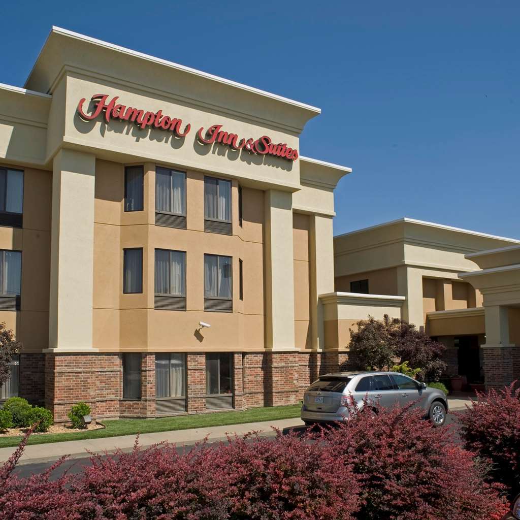 Hampton Inn & Suites Springfield Exterior photo