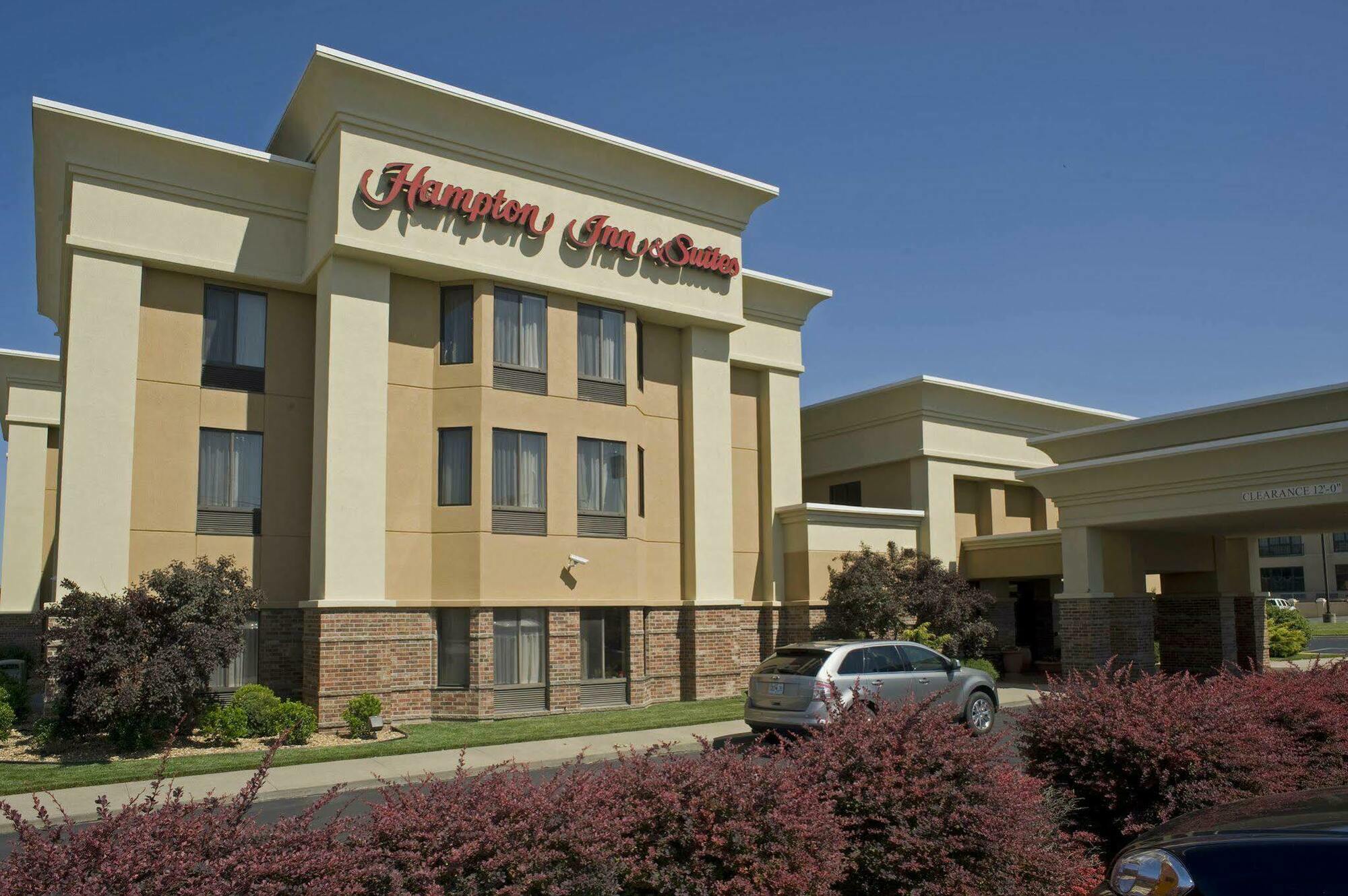 Hampton Inn & Suites Springfield Exterior photo